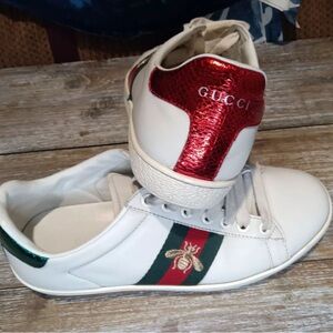 Size 9 - Gucci Ace Embroidered Bee W